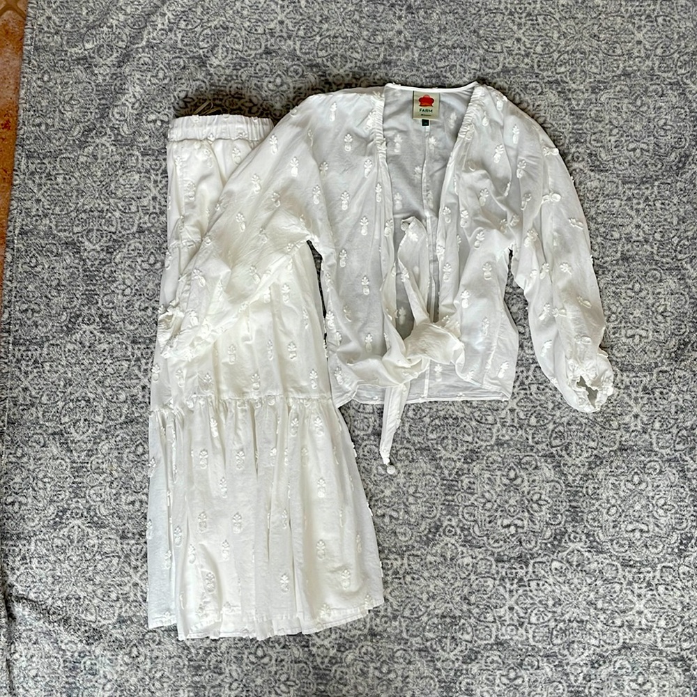 Farm Rio White 3-D Pineapple tiered maxi skirt & top. Med Skirt & XS top